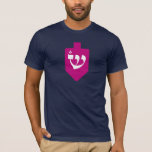 Magenta Dreidel Hebrew Letter Shin Hanukkah T-Shirt<br><div class="desc">Das auffallend einfache Dreifach mit dem Buchstaben "shin".
Eine großartige Dekoration und Geschenkidee für das Festival der Lichter - Hanukkah.</div>