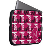 Magenta Ethnic Geometric Monogram Laptopschutzhülle (Vorne Rechts)