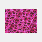 Magenta Geranium Blume, kleines Fleece Blanket. (Vorderseite (Horizontal))