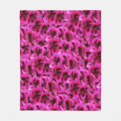 Magenta Geranium Blume, Mittelfläschchen. Fleecedecke (Vorderseite)