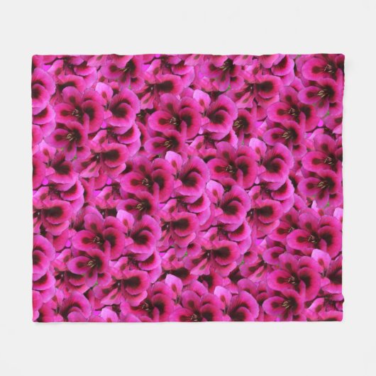 Magenta Geranium Blume, Mittelfläschchen. Fleecedecke (Vorderseite (Horizontal))