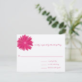 Magenta Gerber Wedding RSVP Einladung (Stehend Vorderseite)