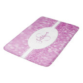 Magenta Glitzer Personalize Bath Mat Badematte (Schrägansicht)