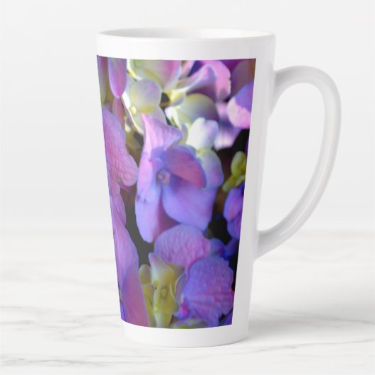 Magenta Lila-blaugelbe Hydrangeas-Blume Milchtasse (Rechts)