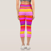 Magenta lila, gelb gestreift capri leggings (Rückseite)