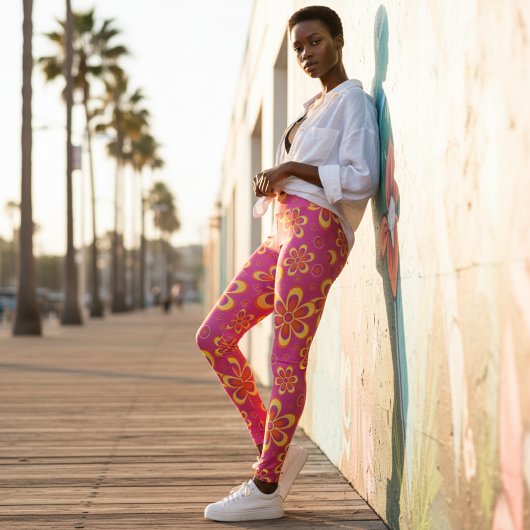Magenta Lila Yellow Groovy Blume Pattern Leggings