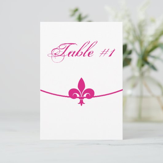 Magenta Lilie Empfang Table Card Einladung (Stehend Vorderseite)