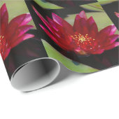 Magenta Lotus Wasserlilie Geschenkpapier (Rolleneckpunkt)