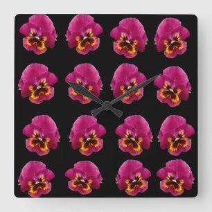 Magenta Pansies On Black, Quadratische Wanduhr