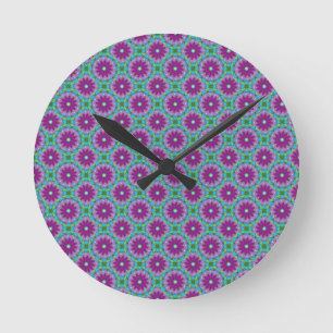 Magenta, Pink and Green Flower Pattern Runde Wanduhr