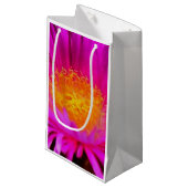 Magenta Pink Aster Blume Kunst Kleine Geschenktüte (Vorderseite Schrägansicht)