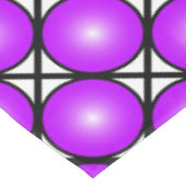 Magenta Pink Dots Schwarz-weißes Gittermuster Tischdecke (Schrägansicht)