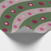 Magenta Pink Green Springtime Polka Dot Gemustert Geschenkpapier (Ecke)