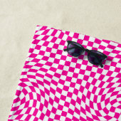 Magenta Pink & White Warped Chic Chic Chic Checks  Strandtuch (Beispiel)