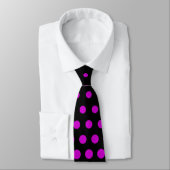 Magenta Polka Dots Modern Black Krawatte (Gebunden)