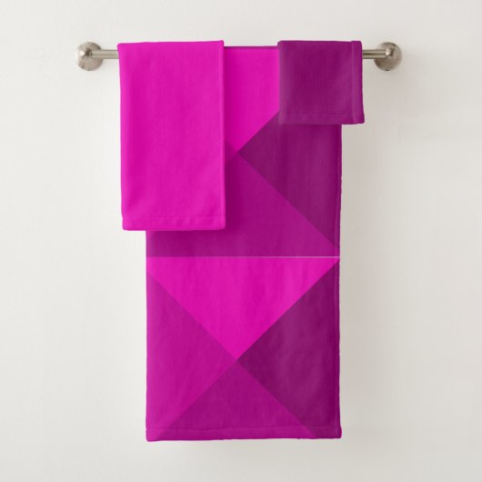 Magenta Pyramids Badetuch Set (Insitu)