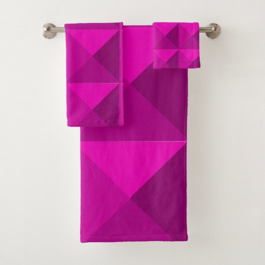 Magenta Pyramids Badhandtuch Set (Insitu)