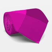 Magenta Pyramids Krawatte (Gerollt)