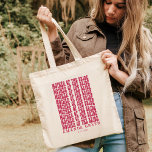 Magenta Retro Personalisierte Mutter der Braut Tragetasche<br><div class="desc">Suchen Sie das perfekte personalisierte Geschenk? Sehen Sie nicht weiter als unsere magenta pink Spaß Retro boho personalisierte Mutter der Braut Tote Tasche! Diese Tasche ist perfekt für alle zukünftigen Braut, die will, ihre Persönlichkeit und ihren Stil an ihrem großen Tag zu zeigen. Außerdem ist es ein tolles Brautparty- oder...</div>