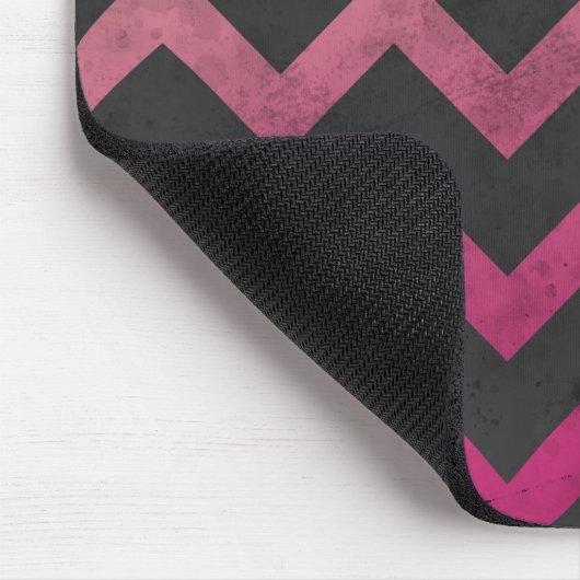 Magenta rosa Ober dunkelgrau Zickzack Muster Mousepad (Ecke)