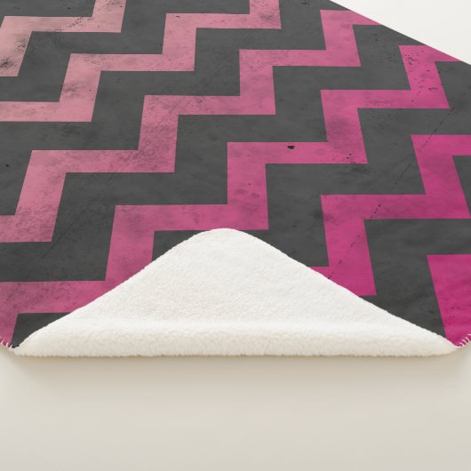 Magenta rosa Ober dunkelgrau Zickzack Muster Sherpadecke (3/4)