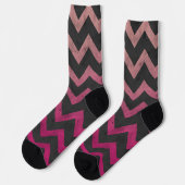 Magenta rosa Ober dunkelgrau Zickzack Muster Socken (Linkes Detail)