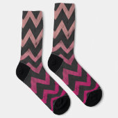 Magenta rosa Ober dunkelgrau Zickzack Muster Socken (Rechts)