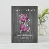 Magenta Rustic Butterfly Save the Date Ankündigung (Stehend Vorderseite)