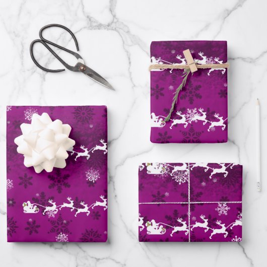 Magenta Santa's Rentier Wrapping Paper Geschenkpapier Set (Vorderseite)