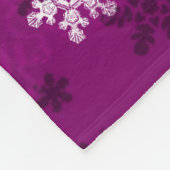 Magenta Santa's Sleigh and Rentier Fleece Blanket (Ecke)