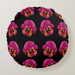 Magenta-Stiefmütterchen auf Schwarz, Rundes Kissen