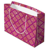 Magenta- und Gold-Damaskus-Glanzmuster Große Geschenktüte (Rückseite Schrägansicht)