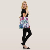 Magentarote Volkskunst-Blumenmuster Tasche (Am Model)