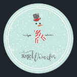 Magic and Wonder Christmas Snowman Mint ID440 Runder Aufkleber<br><div class="desc">Wunderschönes rundes Weihnachtsdesign mit einem stilvollen, weiß gerahmten Schneemann auf einem Minzgrün, verstreut mit Schneeflocken und Sternen. Trendy Typografie von 'Magic and Wonder' rundet das Design ab. Fügen Sie Ihren Namen zu personalisieren, ist Sie bevorzugen. Suchen Sie ID440, um weitere koordinierende Produkte und zusätzliche Farboptionen für dieses Design zu sehen....</div>