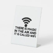 MAGIC IN DER LUFT IST WIFI SOCKELSCHILD (Vorderseite)