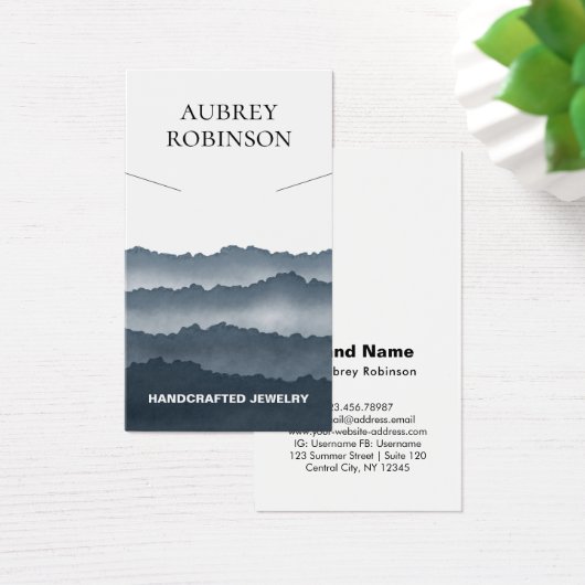 Magic Misty Mountains Gray Necklace Display Card (Schreibtisch)