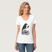 Magic Raven mit akademischen Büchern T-Shirt (Vorderseite Vollansicht)