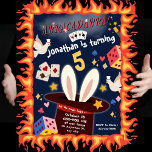 Magic Show Birthday Party Einladung Magic Trick<br><div class="desc">Treten Sie ein für ein zauberhaftes Fest! ✨ Diese lebendige und spielerische Zaubershow lädt zu einer Geburtstagsfeier ein, die sich perfekt für den großen Tag Ihres kleinen Zauberkünstlers eignet. Mit klassischen Zauberelementen wie Kartenspielen, Tauben und einem Zauberhut Set es den perfekten Ton für ein zauberhaftes Party voller Spaß und Verwunderung....</div>