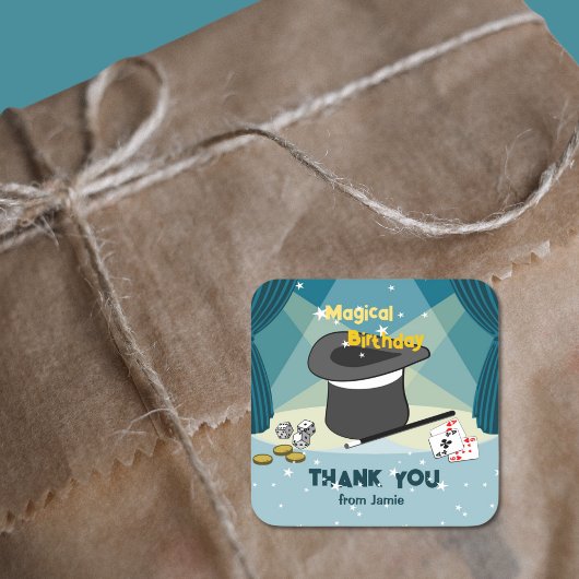 Magic Show Birthday Vielen Dank aus dem Namen Quadratischer Aufkleber