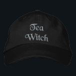Magic Tee Hexe Zitat Peach Orange Black Bestickte Baseballkappe<br><div class="desc">Eine moderne TeeHexe,  bestickt mit orangefarbener,  schwarzer Baseballkappe. Diese magische Hexe kann einem Namen oder einem anderen Text personalisiert werden. Eine witzige Geschenkidee für Teeblatt lesen und Kräuterhexen.</div>