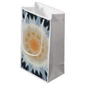 Magical Lotus Kleine Geschenktüte (Rückseite Schrägansicht)