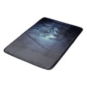 Magical Wild Wolf mit Phantastischen blauen Augen Badematte (Schrägansicht)