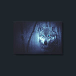 Magical Wild Wolf mit Phantastischen blauen Augen Leinwanddruck<br><div class="desc">Leinwand mit einem Bild eines magischen mystischen Wolfs stehend in einem Wald mit sanftem Schnee umfallen. Es sind auffallende blaue Augen,  die wirklich Ihre Aufmerksamkeit erregen.</div>