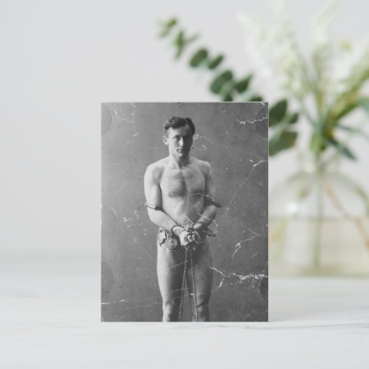 Magician Harry Houdini Stehend in Chains Postkarte (Stehend Vorderseite)