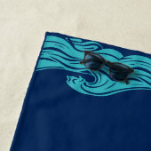 Magie der Meerjungfrau: Tauchen Sie ein in Wellen Strandtuch (Beispiel)