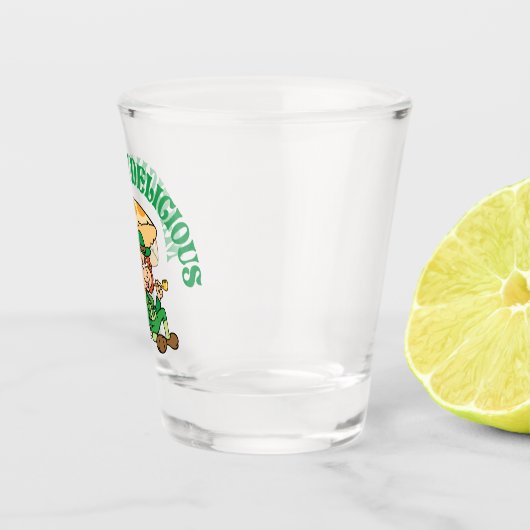 Magisch köstlicher Kobold unter einem Pilz Schnapsglas (Rechts)