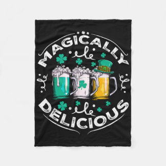 Magisch leckere St. Patricks Day Bier trinken  Fleecedecke
