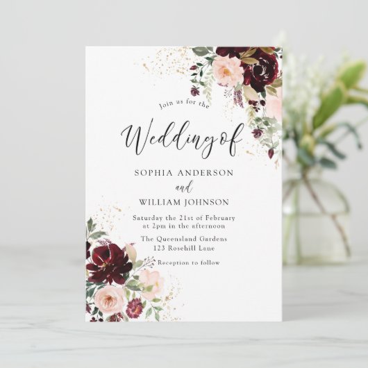 Magische Burgund Rote Blume Hochzeit Einladung (Stehend Vorderseite)