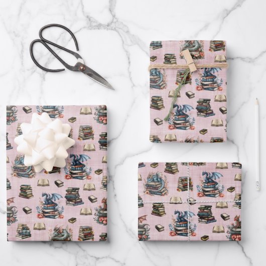 Magische Drachen & Bücher auf Hellgrau-Rosa Geschenkpapier Set (Vorderseite)