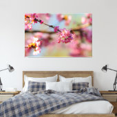 Magische Farben des Sakura Gartens im Frühjahr Leinwanddruck (Insitu (Schlafzimmer))